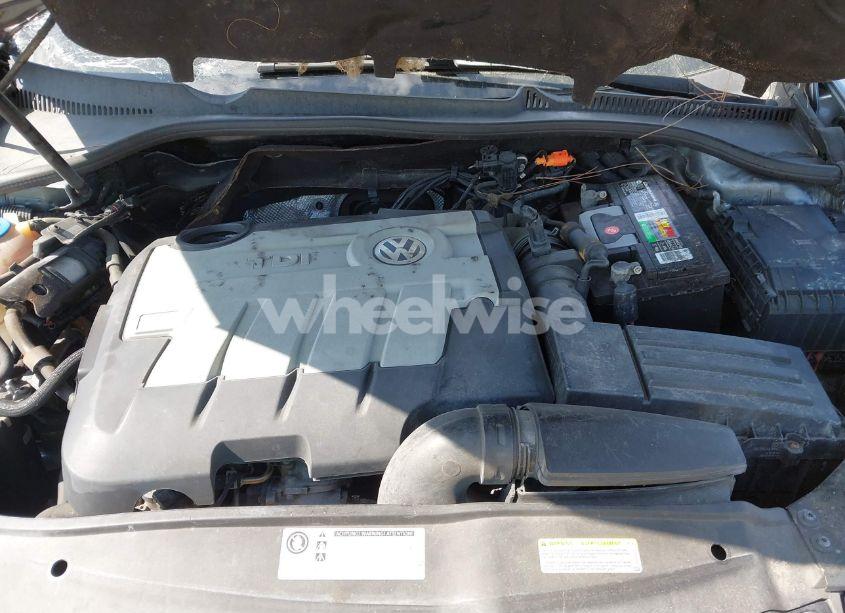 Photo 10 of 2014 Volkswagen Jetta SPORTWAGEN 2.0L TDI (VIN 3VWPL7AJ2EM602051)