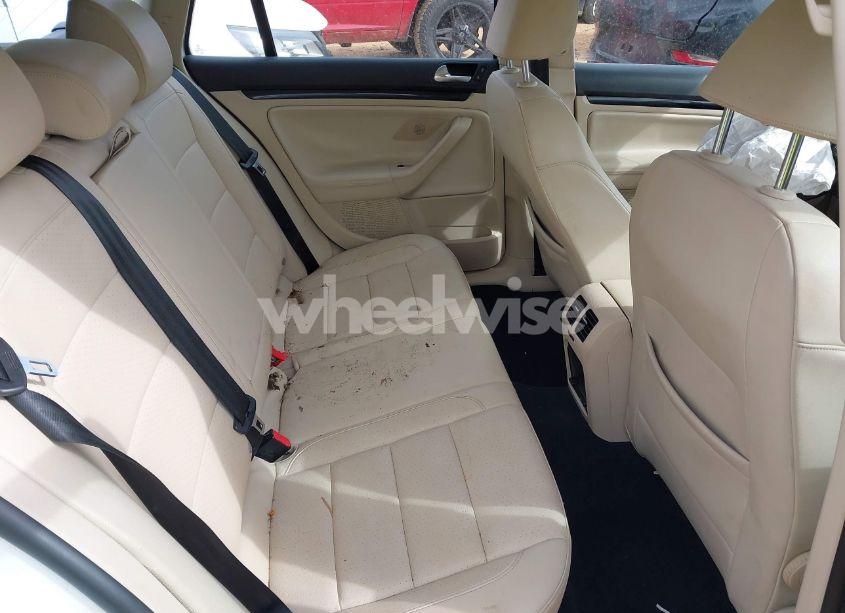 Photo 8 of 2013 Volkswagen Jetta SPORTWAGEN 2.0L TDI (VIN 3VWPL7AJ3DM613395)