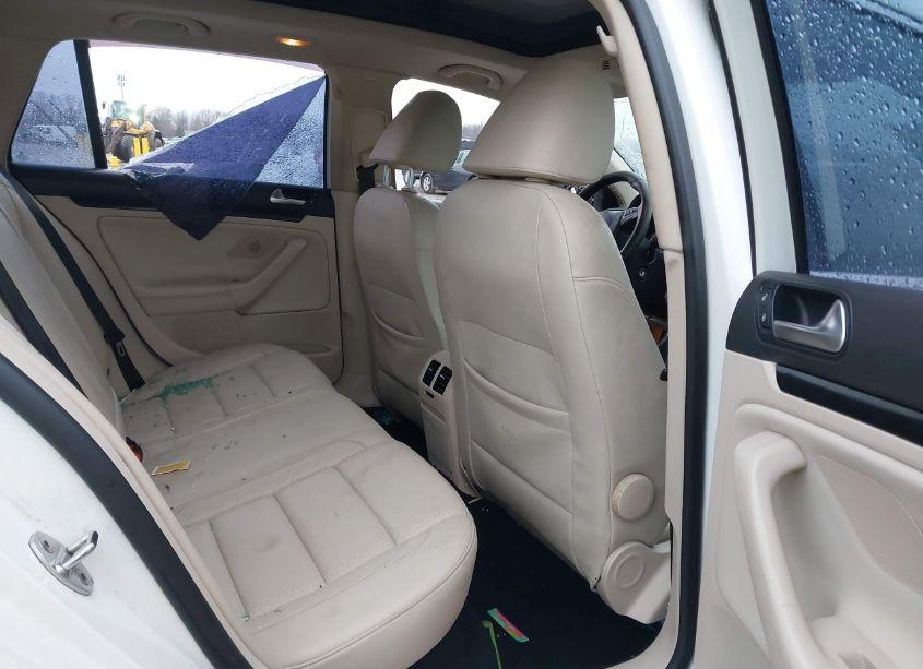 Photo 8 of 2011 Volkswagen Jetta SPORTWAGEN 2.0L TDI (VIN 3VWPL7AJ4BM617579)