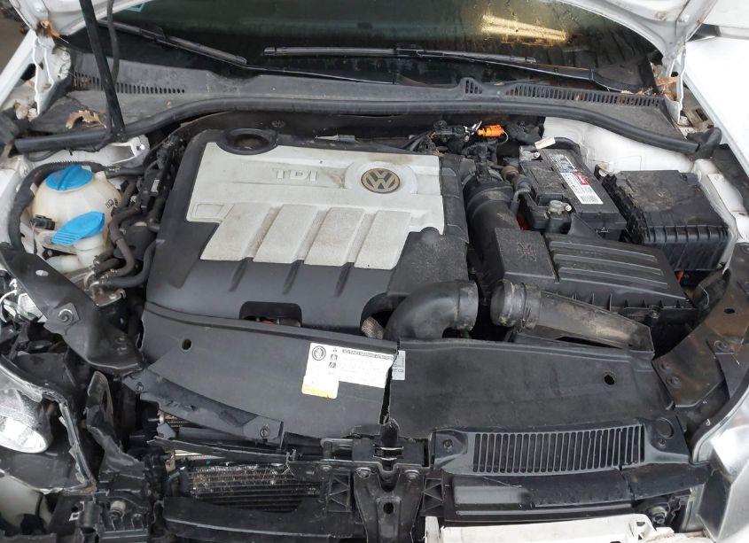 Photo 10 of 2011 Volkswagen Jetta SPORTWAGEN 2.0L TDI (VIN 3VWPL7AJ4BM637444)