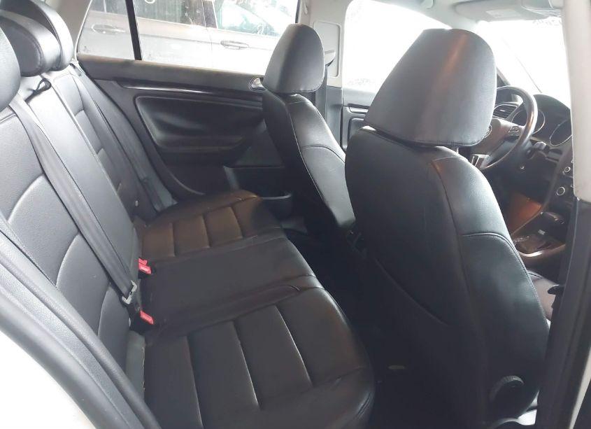 Photo 8 of 2011 Volkswagen Jetta SPORTWAGEN 2.0L TDI (VIN 3VWPL7AJ4BM637444)