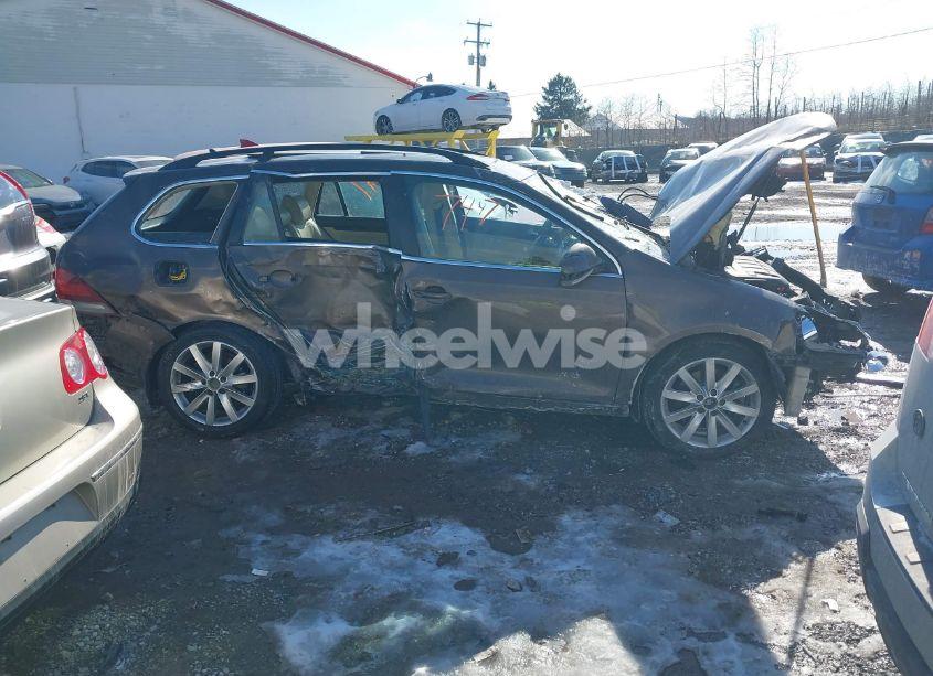 Photo 13 of 2011 Volkswagen Jetta SPORTWAGEN 2.0L TDI (VIN 3VWPL7AJ4BM655880)