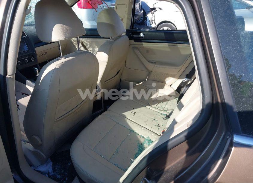 Photo 8 of 2011 Volkswagen Jetta SPORTWAGEN 2.0L TDI (VIN 3VWPL7AJ4BM655880)