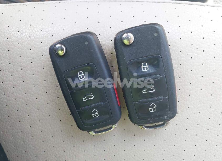 Photo 11 of 2010 Volkswagen Jetta TDI (VIN 3VWPL7AJ5AM687879)