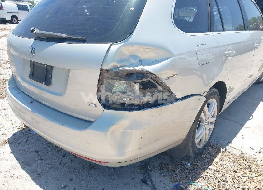 Photo 6 of 2010 Volkswagen Jetta TDI (VIN 3VWPL7AJ5AM687879)