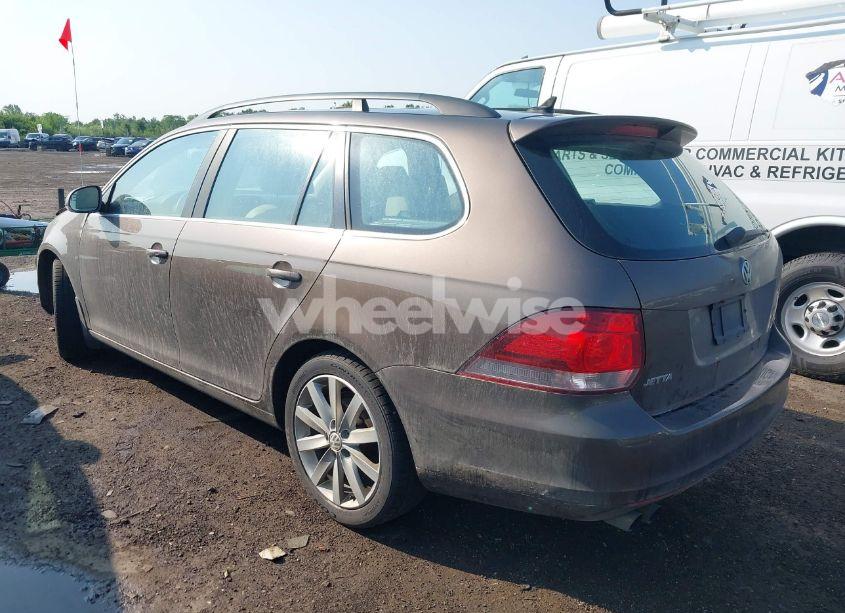 Photo 3 of 2013 Volkswagen Jetta SPORTWAGEN 2.0L TDI (VIN 3VWPL7AJ5DM611552)