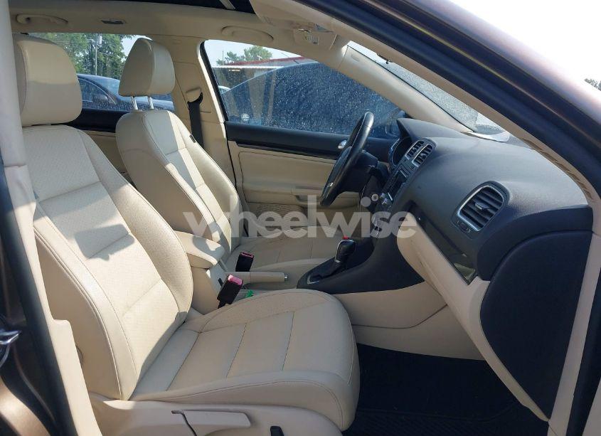 Photo 5 of 2013 Volkswagen Jetta SPORTWAGEN 2.0L TDI (VIN 3VWPL7AJ5DM611552)