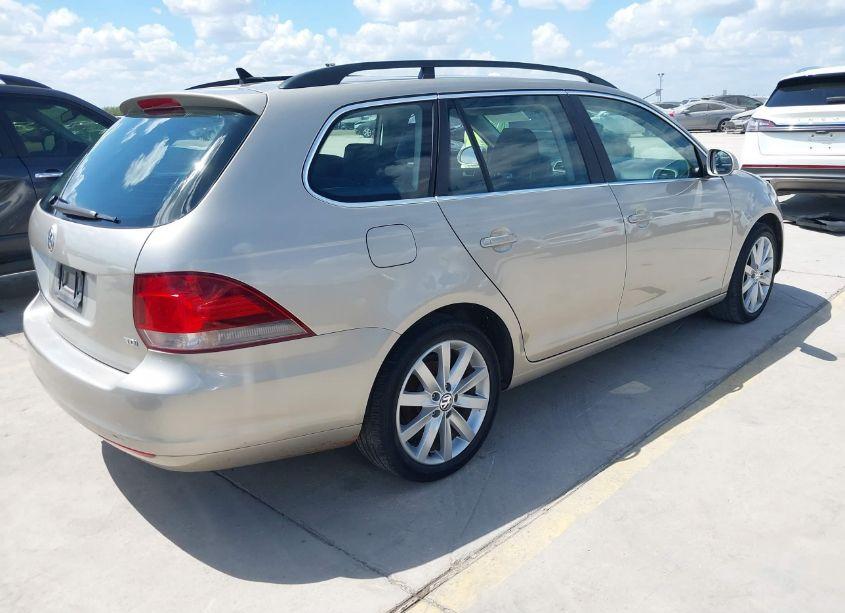 Photo 4 of 2014 Volkswagen Jetta SPORTWAGEN 2.0L TDI (VIN 3VWPL7AJ6EM615661)