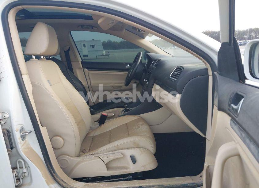 Photo 5 of 2014 Volkswagen Jetta SPORTWAGEN 2.0L TDI (VIN 3VWPL7AJ7EM617385)