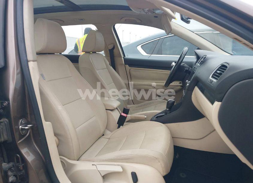 Photo 5 of 2011 Volkswagen Jetta SPORTWAGEN 2.0L TDI (VIN 3VWPL7AJXBM711921)