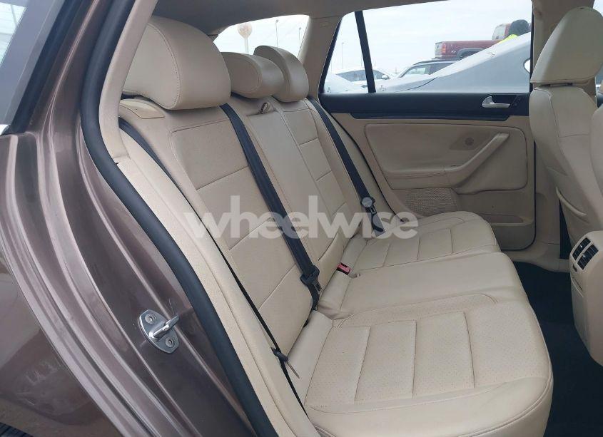 Photo 8 of 2011 Volkswagen Jetta SPORTWAGEN 2.0L TDI (VIN 3VWPL7AJXBM711921)