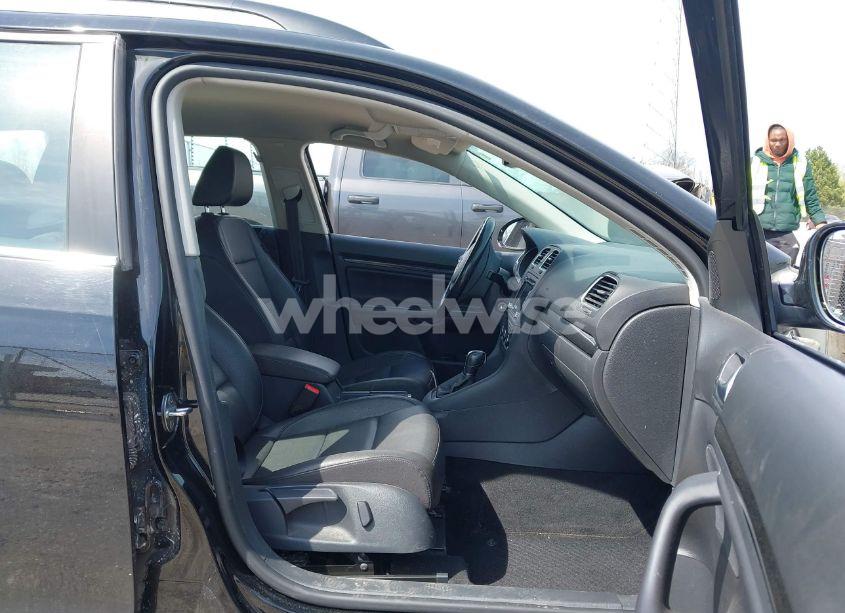 Photo 5 of 2013 Volkswagen Jetta SPORTWAGEN 2.0L TDI (VIN 3VWPL7AJXDM696405)