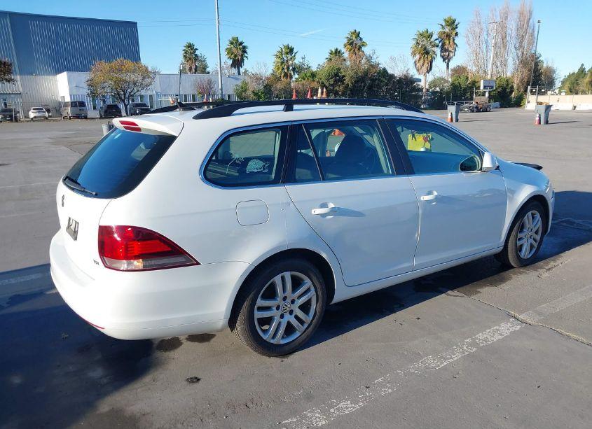 Photo 4 of 2014 Volkswagen Jetta SPORTWAGEN 2.0L TDI (VIN 3VWPL7AJXEM626758)