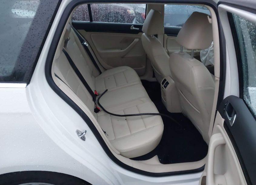 Photo 8 of 2012 Volkswagen Jetta SPORTWAGEN 2.5L SE (VIN 3VWPP7AJ1CM704734)