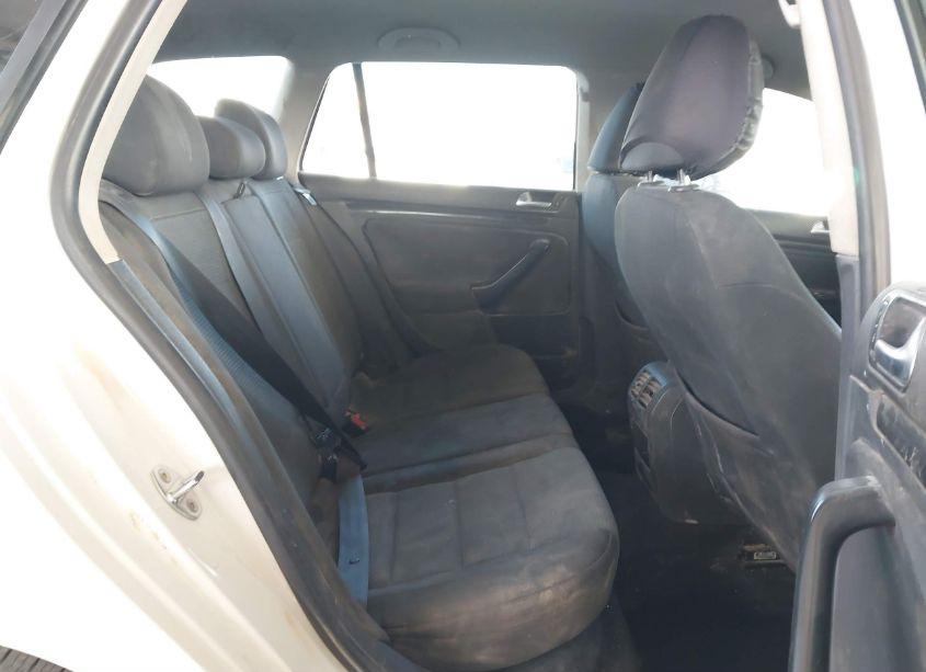 Photo 8 of 2013 Volkswagen Jetta SPORTWAGEN 2.5L S (VIN 3VWPP7AJ1DM692733)