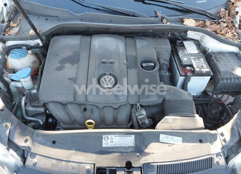 Photo 10 of 2013 Volkswagen Jetta SPORTWAGEN 2.5L S (VIN 3VWPP7AJ2DM695995)