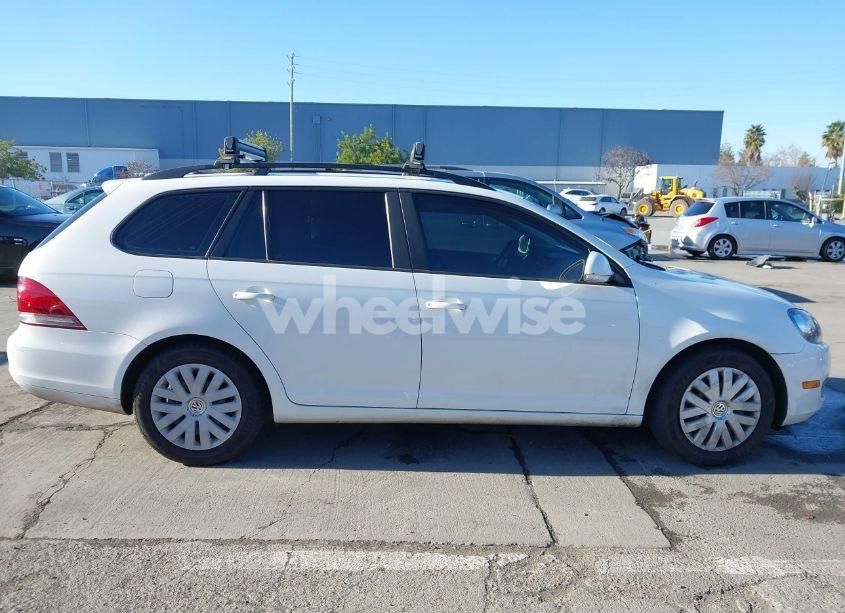 Photo 13 of 2013 Volkswagen Jetta SPORTWAGEN 2.5L S (VIN 3VWPP7AJ2DM695995)