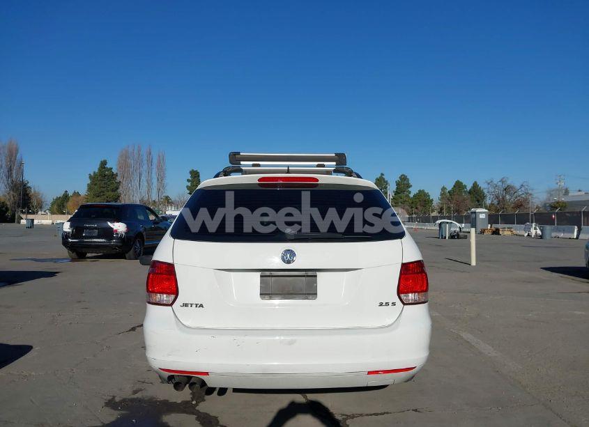 Photo 16 of 2013 Volkswagen Jetta SPORTWAGEN 2.5L S (VIN 3VWPP7AJ2DM695995)