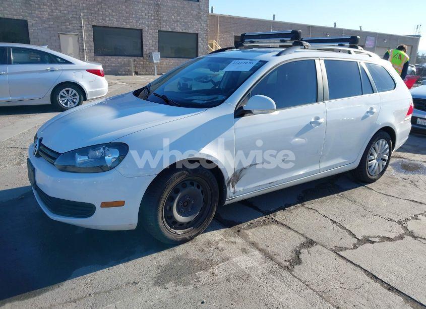 Photo 2 of 2013 Volkswagen Jetta SPORTWAGEN 2.5L S (VIN 3VWPP7AJ2DM695995)