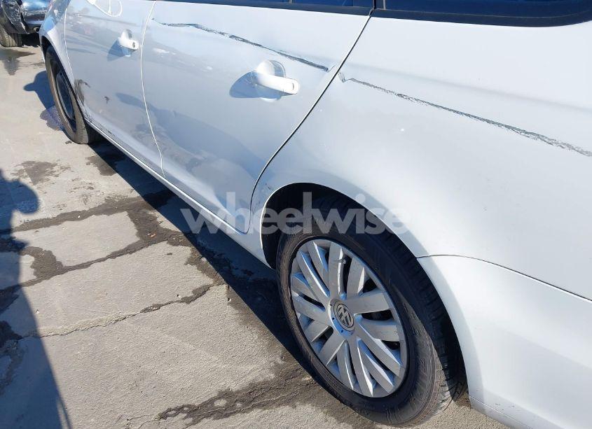 Photo 6 of 2013 Volkswagen Jetta SPORTWAGEN 2.5L S (VIN 3VWPP7AJ2DM695995)