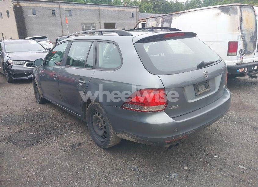 Photo 3 of 2014 Volkswagen Jetta SPORTWAGEN 2.5L S (VIN 3VWPP7AJ6EM624719)