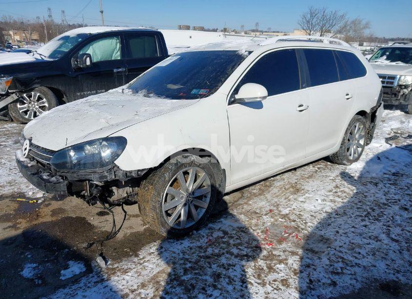 Photo 2 of 2013 Volkswagen Jetta SPORTWAGEN 2.5L SE (VIN 3VWPP7AJ7DM691697)