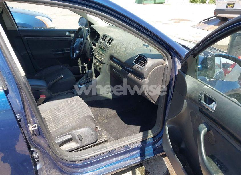 Photo 5 of 2013 Volkswagen Jetta SPORTWAGEN 2.5L S (VIN 3VWPP7AJ8DM621318)