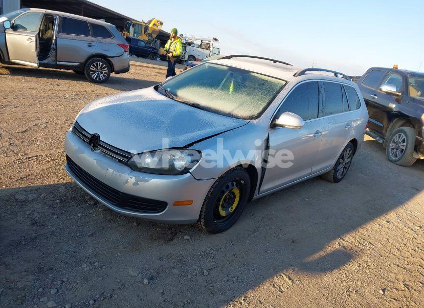 Photo 2 of 2013 Volkswagen Jetta SPORTWAGEN 2.5L SE (VIN 3VWPP7AJ8DM658403)