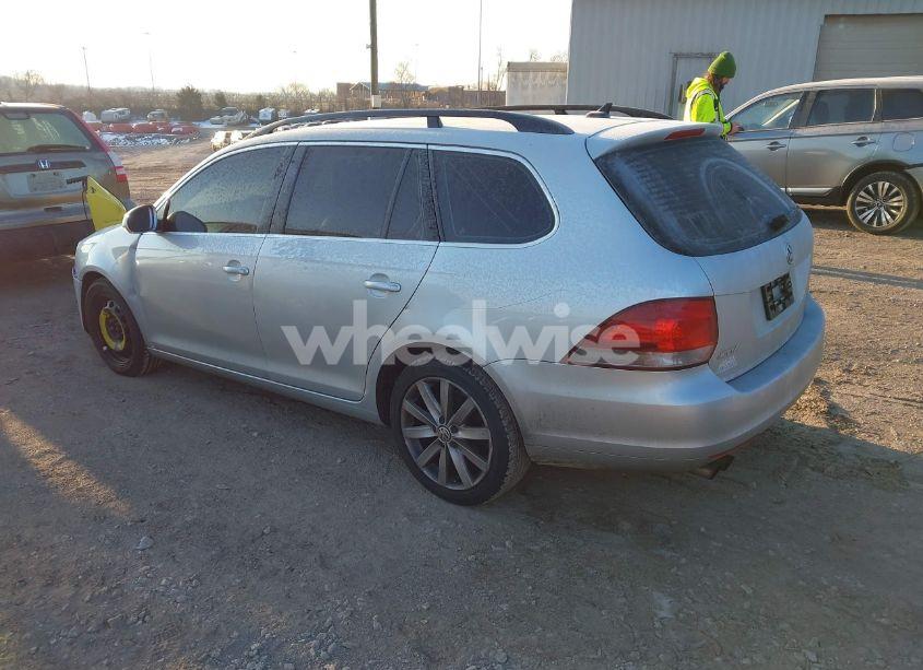 Photo 3 of 2013 Volkswagen Jetta SPORTWAGEN 2.5L SE (VIN 3VWPP7AJ8DM658403)