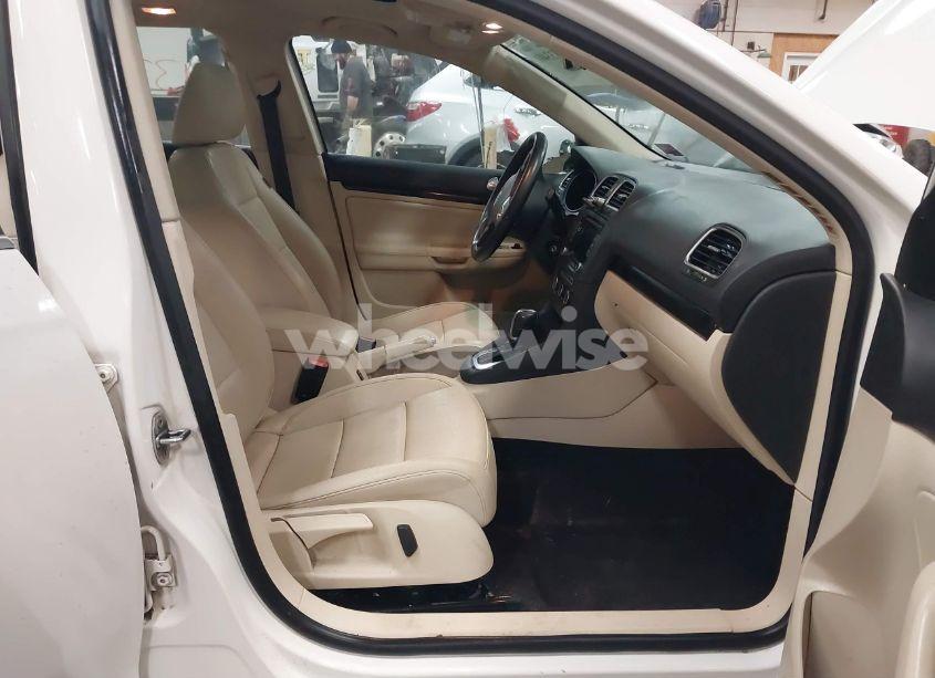 Photo 5 of 2014 Volkswagen Jetta SPORTWAGEN 2.5L SE (VIN 3VWPP7AJ8EM603676)