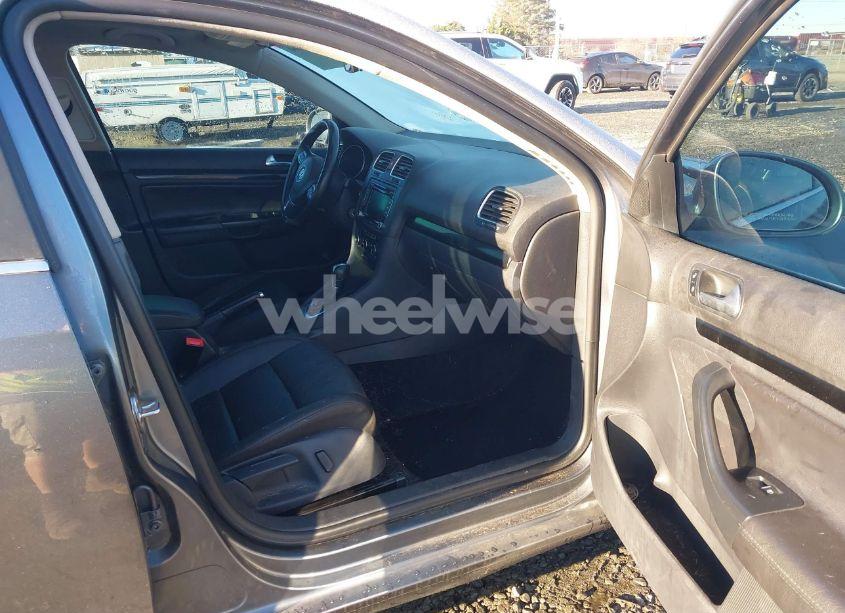 Photo 5 of 2014 Volkswagen Jetta SPORTWAGEN 2.5L SE (VIN 3VWPP7AJ9EM604903)