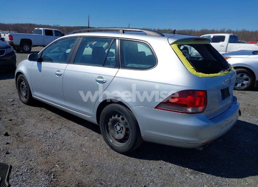 Photo 3 of 2013 Volkswagen Jetta SPORTWAGEN 2.5L S (VIN 3VWPP7AJXDM610157)