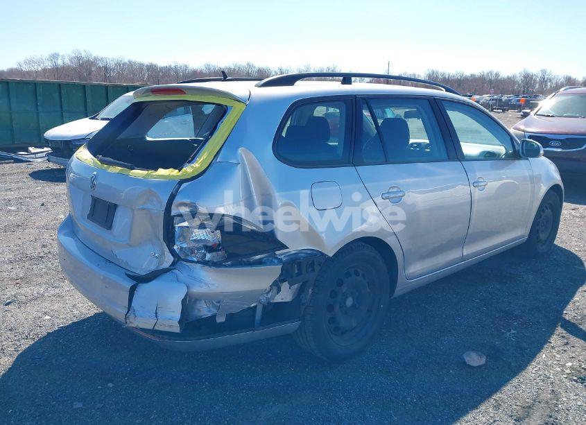 Photo 4 of 2013 Volkswagen Jetta SPORTWAGEN 2.5L S (VIN 3VWPP7AJXDM610157)