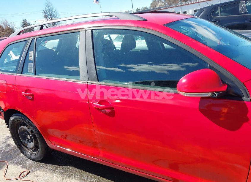 Photo 13 of 2013 Volkswagen Jetta SPORTWAGEN 2.5L S (VIN 3VWPP7AJXDM647936)