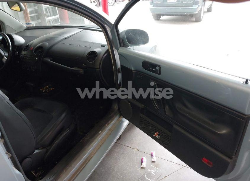 Photo 5 of 2009 Volkswagen New BEETLE 2.5L (VIN 3VWPW31C19M511893)