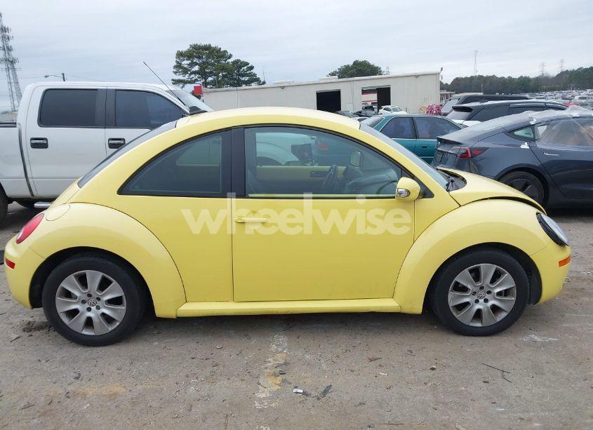 Photo 13 of 2009 Volkswagen New BEETLE 2.5L (VIN 3VWPW31C59M518880)