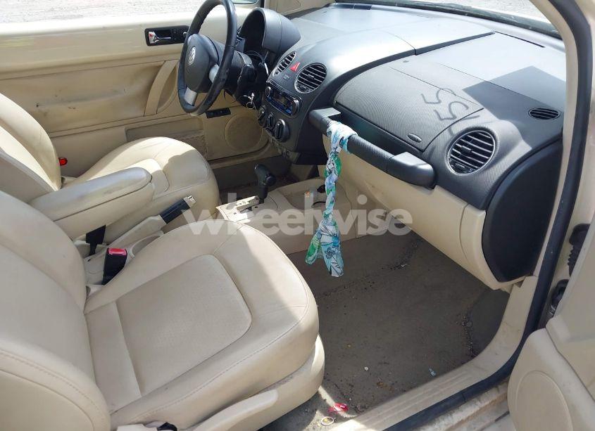 Photo 5 of 2009 Volkswagen New BEETLE 2.5L (VIN 3VWPW31C89M502298)