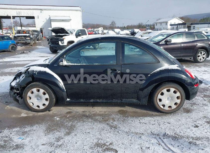 Photo 13 of 2010 Volkswagen New BEETLE 2.5L FINAL EDITION (VIN 3VWPW3AG0AM035983)