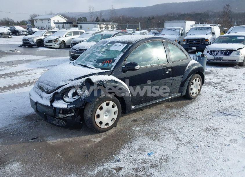 Photo 2 of 2010 Volkswagen New BEETLE 2.5L FINAL EDITION (VIN 3VWPW3AG0AM035983)