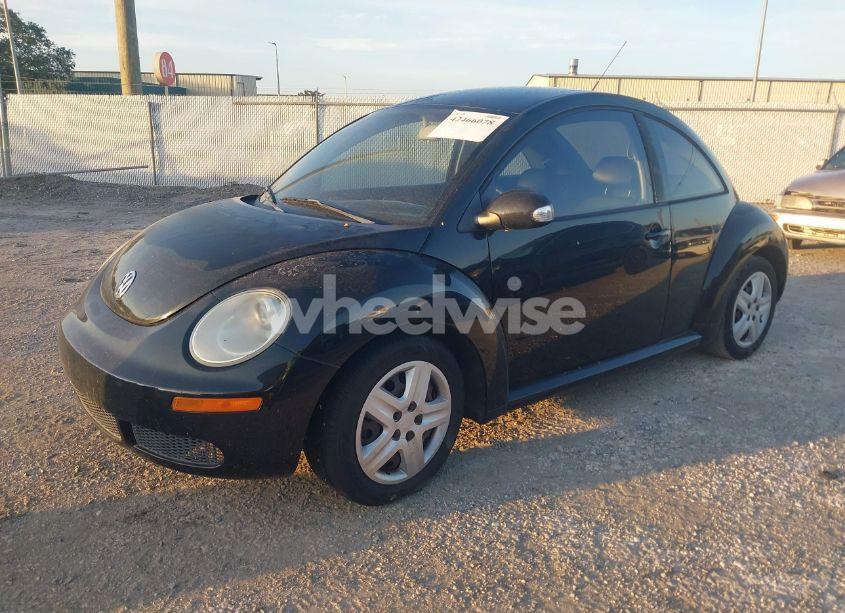 Photo 2 of 2010 Volkswagen New BEETLE 2.5L FINAL EDITION (VIN 3VWPW3AG5AM016118)