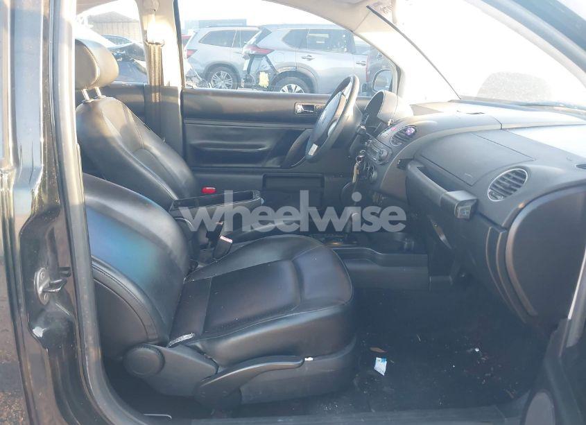 Photo 5 of 2010 Volkswagen New BEETLE 2.5L FINAL EDITION (VIN 3VWPW3AG5AM016118)