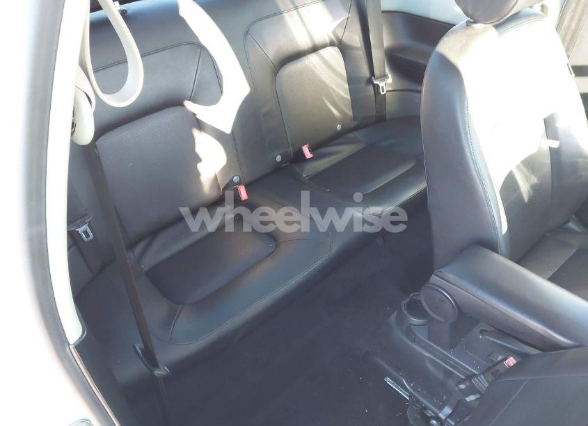 Photo 8 of 2010 Volkswagen New BEETLE 2.5L FINAL EDITION (VIN 3VWPW3AG5AM025109)