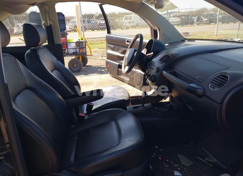 Photo 5 of 2010 Volkswagen New BEETLE 2.5L FINAL EDITION (VIN 3VWPW3AGXAM000609)