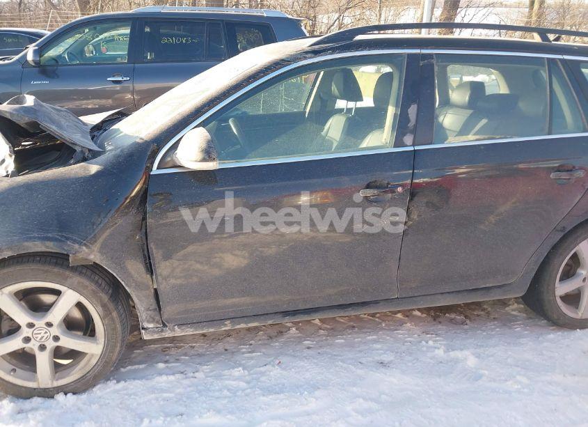 Photo 14 of 2011 Volkswagen Jetta SPORTWAGEN 2.5L SE (VIN 3VWPX7AJ0BM684491)