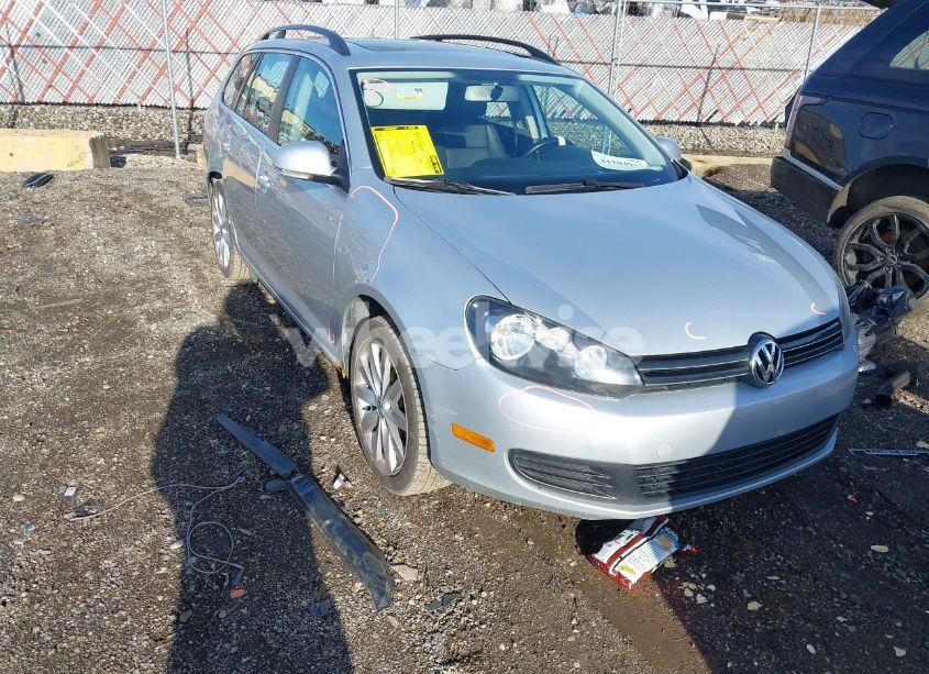 2011 Volkswagen Jetta SPORTWAGEN 2.5L SE (VIN 3VWPZ7AJ2BM616056) main photo