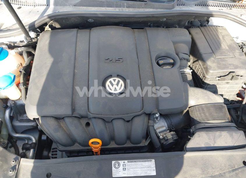 Photo 10 of 2011 Volkswagen Jetta SPORTWAGEN 2.5L SE (VIN 3VWPZ7AJ2BM616056)