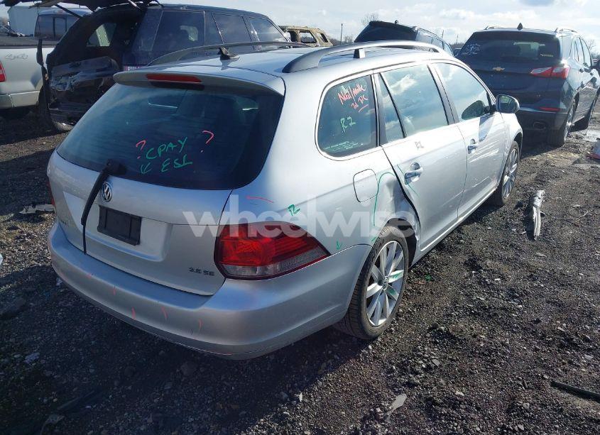 Photo 4 of 2011 Volkswagen Jetta SPORTWAGEN 2.5L SE (VIN 3VWPZ7AJ2BM616056)