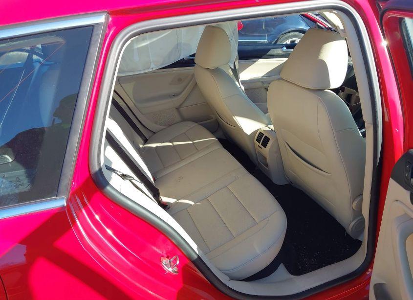 Photo 8 of 2011 Volkswagen Jetta SPORTWAGEN 2.5L SE (VIN 3VWPZ7AJ5BM685162)