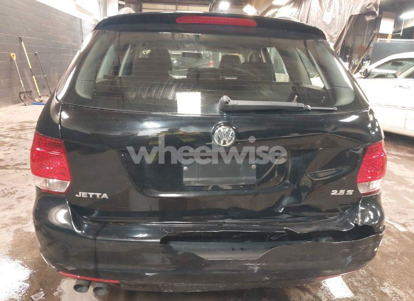 Photo 17 of 2011 Volkswagen Jetta SPORTWAGEN 2.5L S (VIN 3VWPZ7AJ7BM687768)