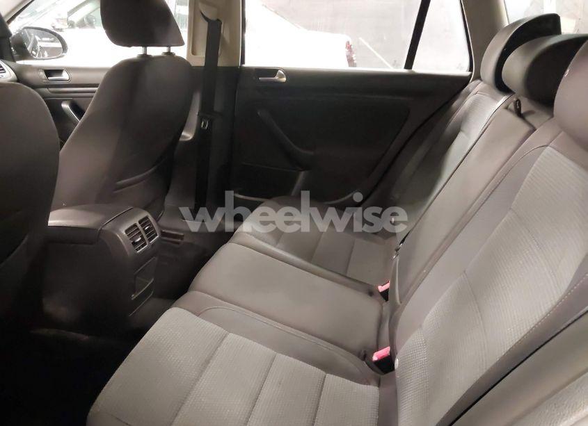 Photo 8 of 2011 Volkswagen Jetta SPORTWAGEN 2.5L S (VIN 3VWPZ7AJ7BM687768)